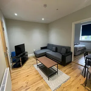 Lovely 1 Bedroom With On Street Parking Londres